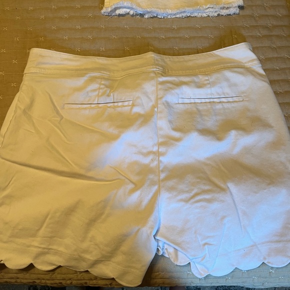 Shorts - Picture 2 of 3